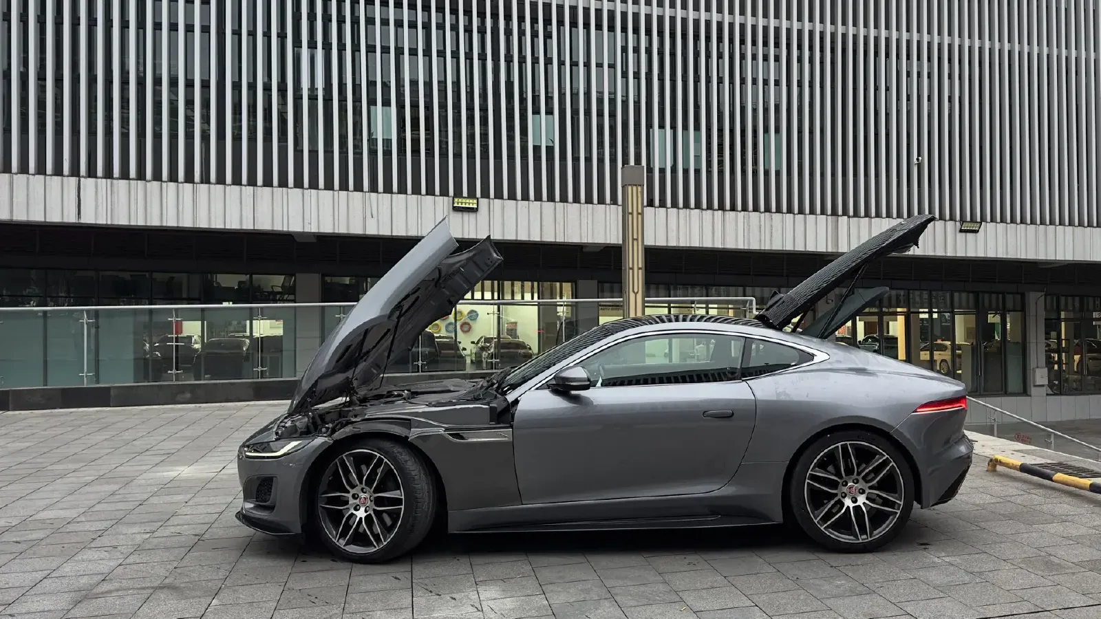 2021 Jaguar F-TYPE 3.0T 381HP V6 8AT,autocango,china used car exporter,china ev exporter,chinese used car exporter,chinese used ev exporter