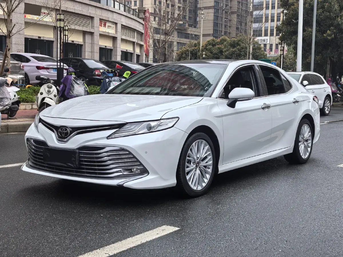 2019 Toyota Camry 2.5L 209HP L4 8AT