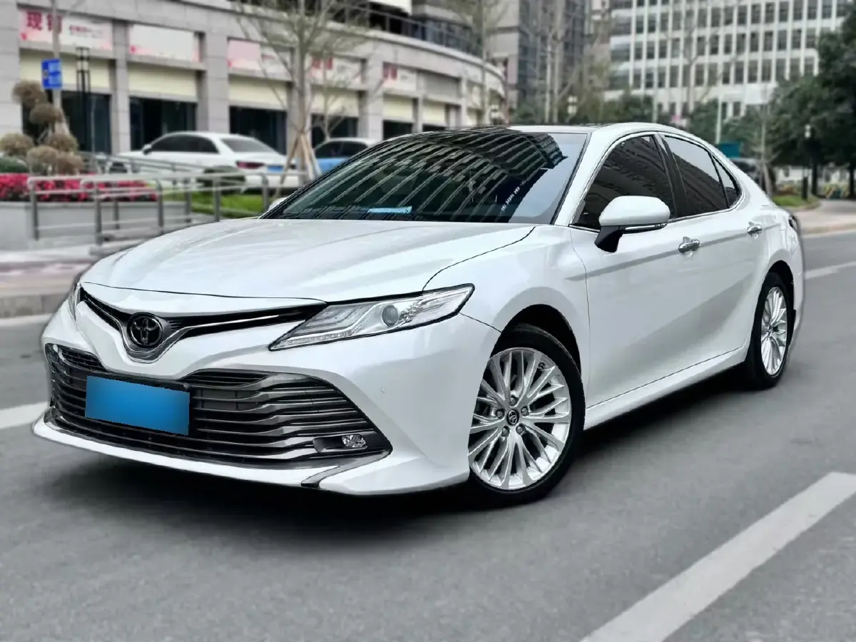 2018 Toyota Camry 2.5L 209HP L4 8AT