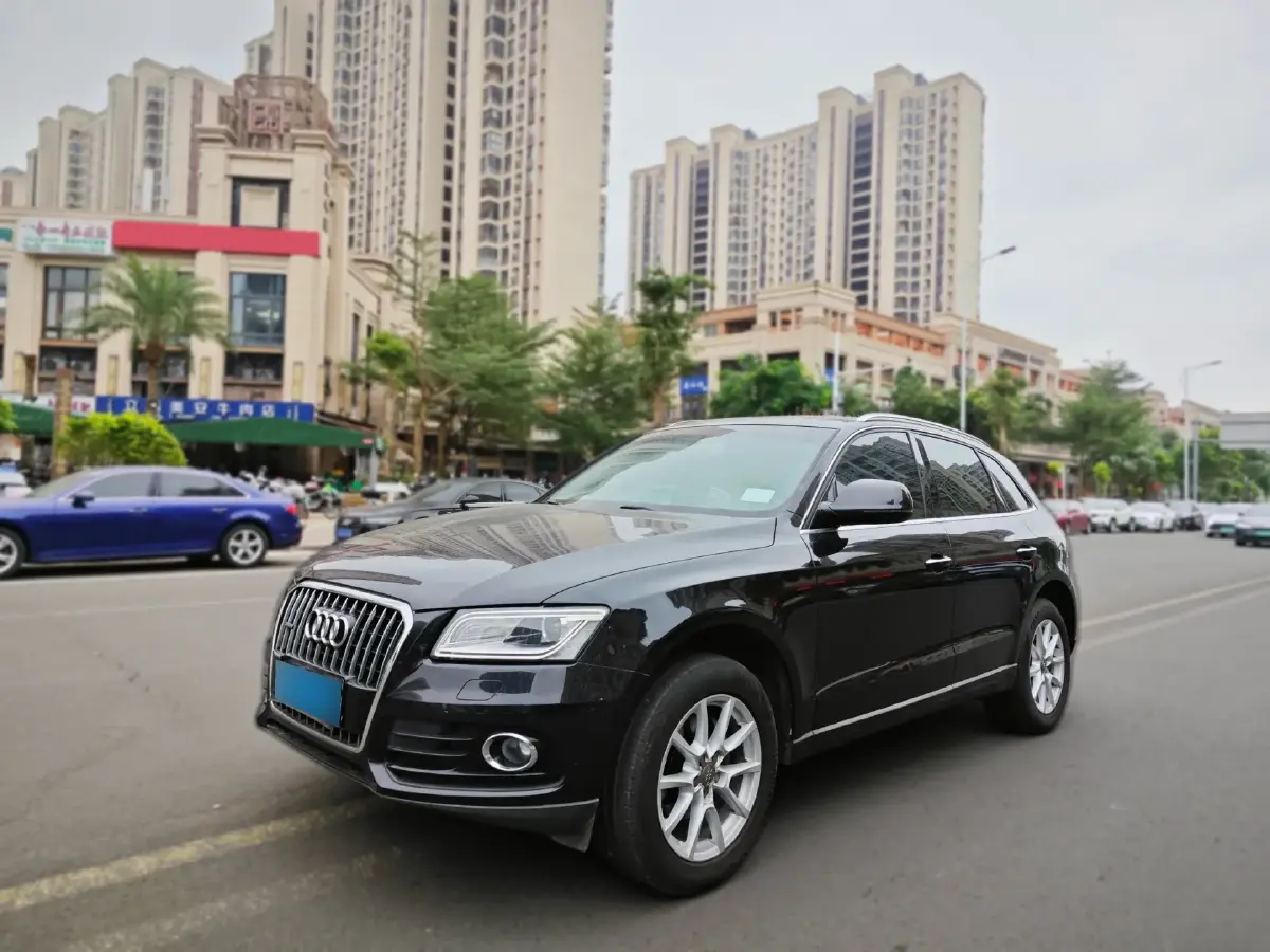 2010 Audi Q5 2.0T 211HP L4 7DCT