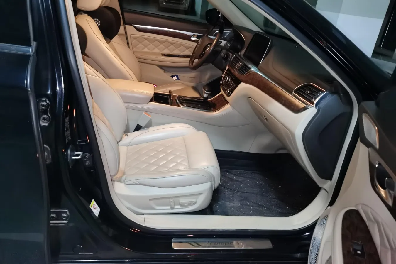 2016 GAC Trumpchi GA8 2.0T 197HP L4 6AT,autocango,china used car exporter,china ev exporter,chinese used car exporter,chinese used ev exporter