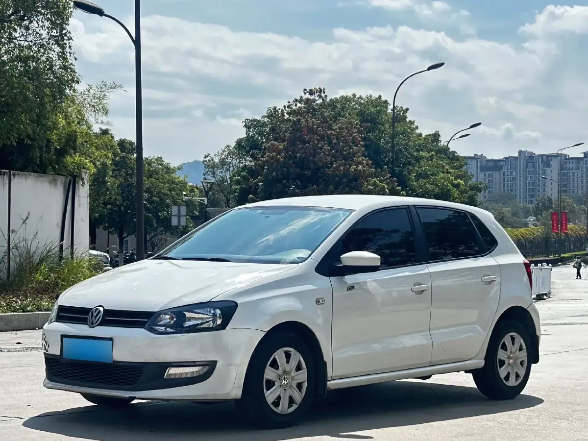2013 Volkswagen Polo 1.4L 86HP L4 5MT