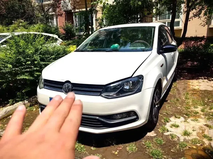 2014 Volkswagen Polo 1.6L 110HP L4 6AT