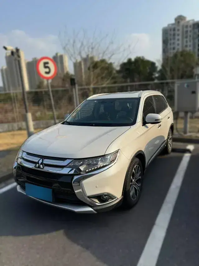 2018 Mitsubishi Outlander 2.4L 192HP L4 CVT