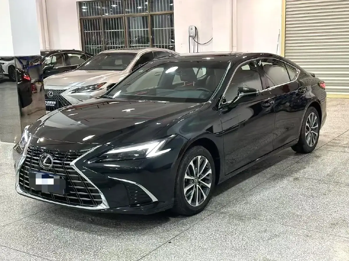 2025 Lexus ES 2.0L 173HP L4 CVT