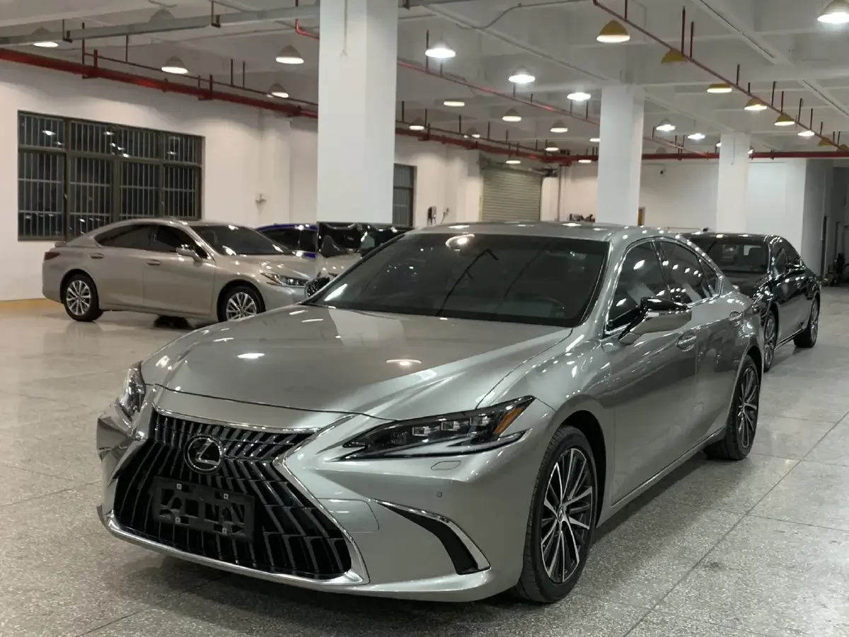2022 Lexus ES 2.5L 178HP L4 E-CVT Hybrid