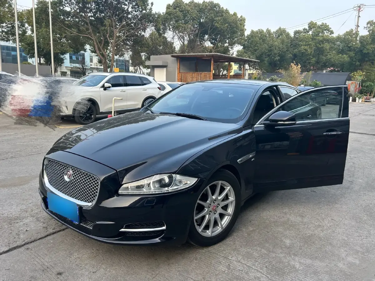 2015 Jaguar XJ 2.0T 240HP L4 8AT