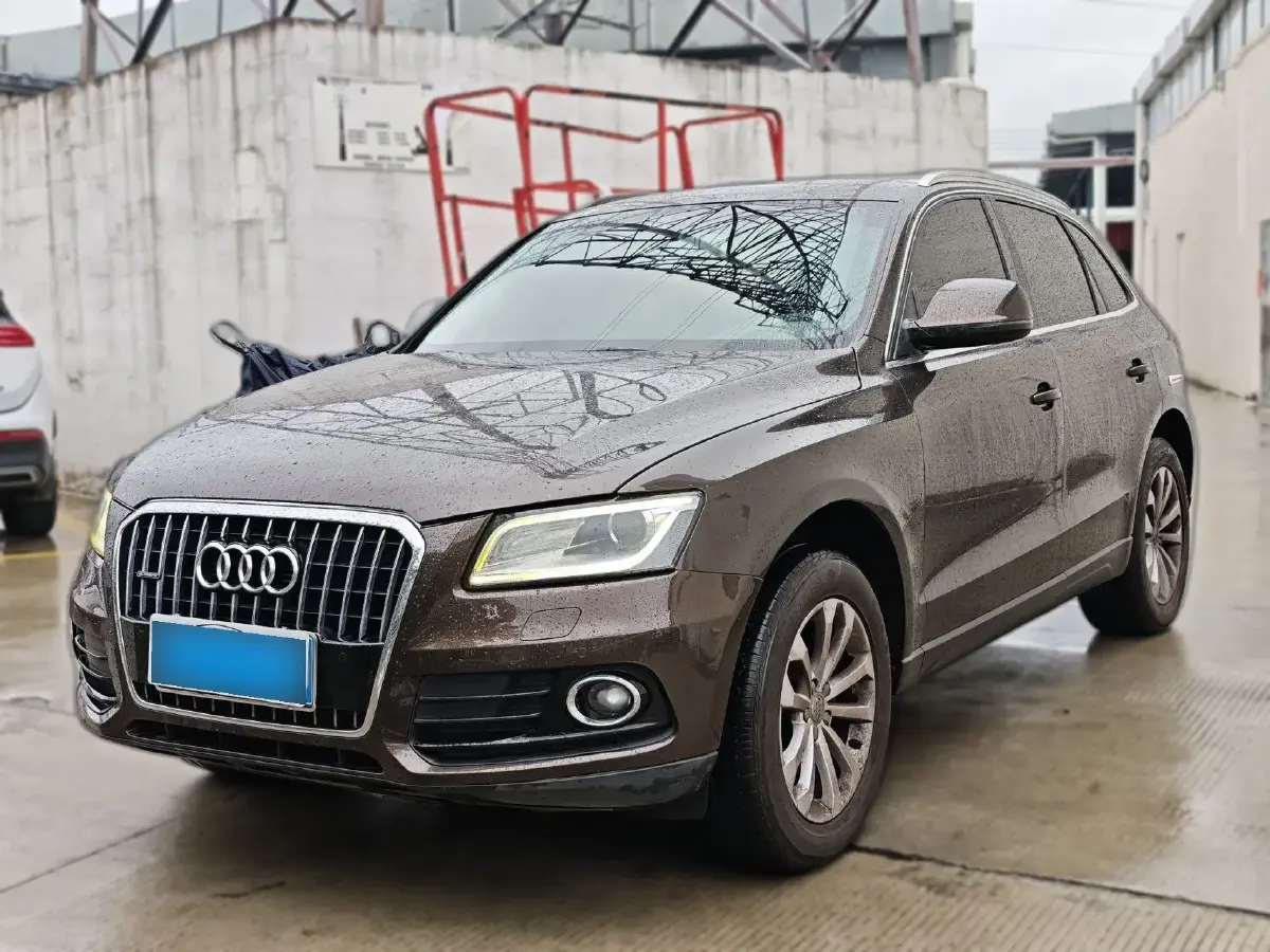 2010 Audi Q5 2.0T 211HP L4 7DCT