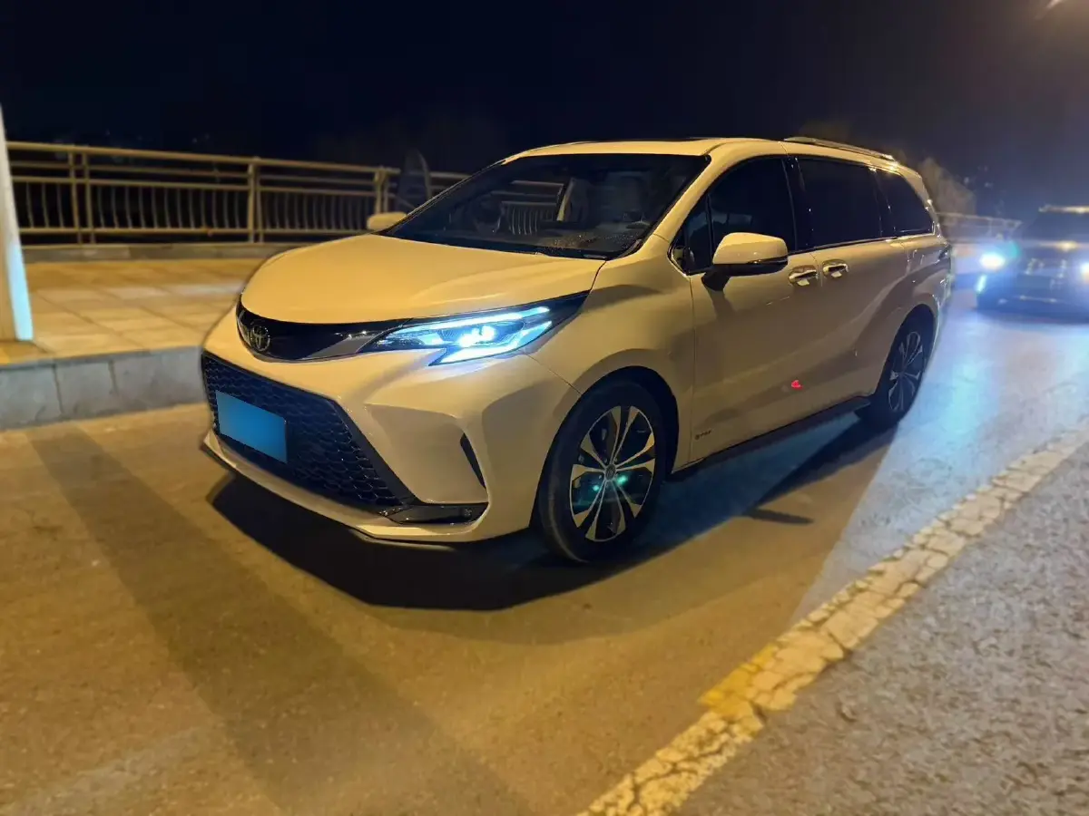 2024 Toyota Granvia 2.5L 189HP L4 E-CVT Hybrid