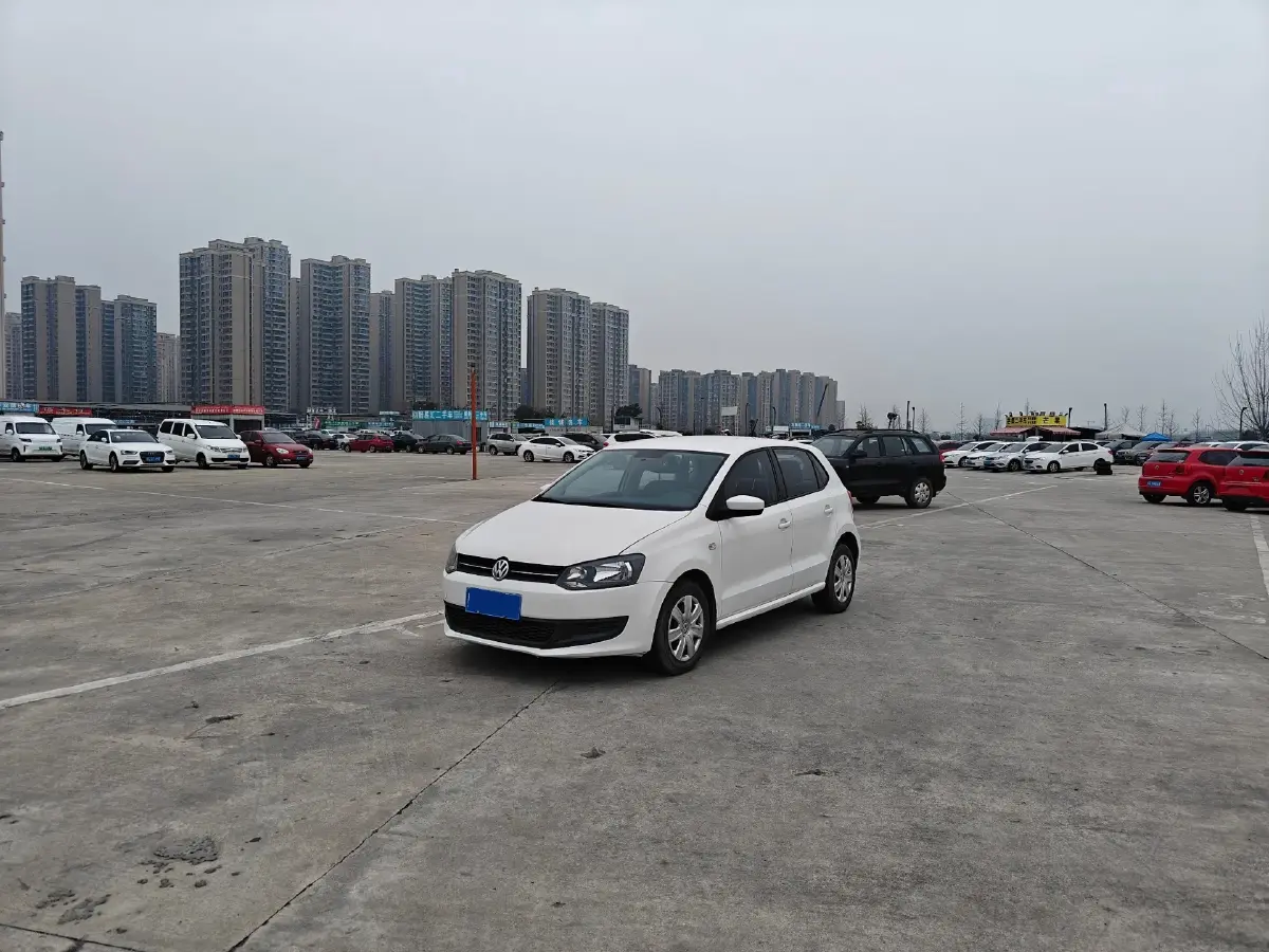 2011 Volkswagen Polo 1.4L 86HP L4 5MT