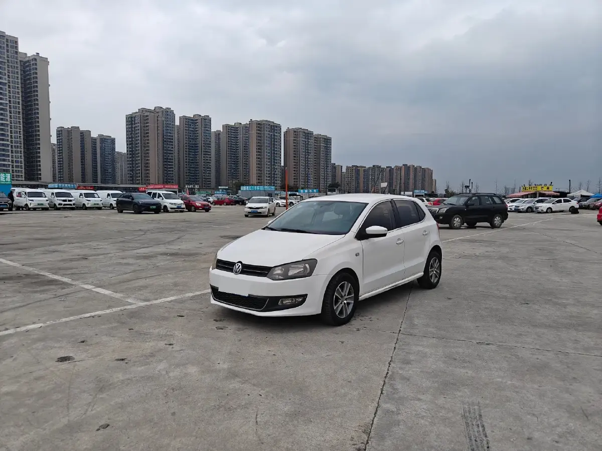 2013 Volkswagen Polo 1.4L 86HP L4 5MT