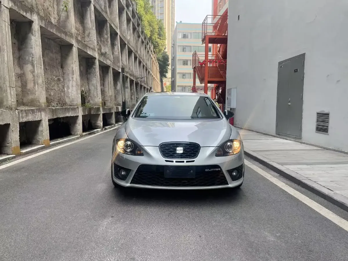 2012 Seat Leon 2.0T 211HP L4 6DCT,autocango,china used car exporter,china ev exporter,chinese used car exporter,chinese used ev exporter