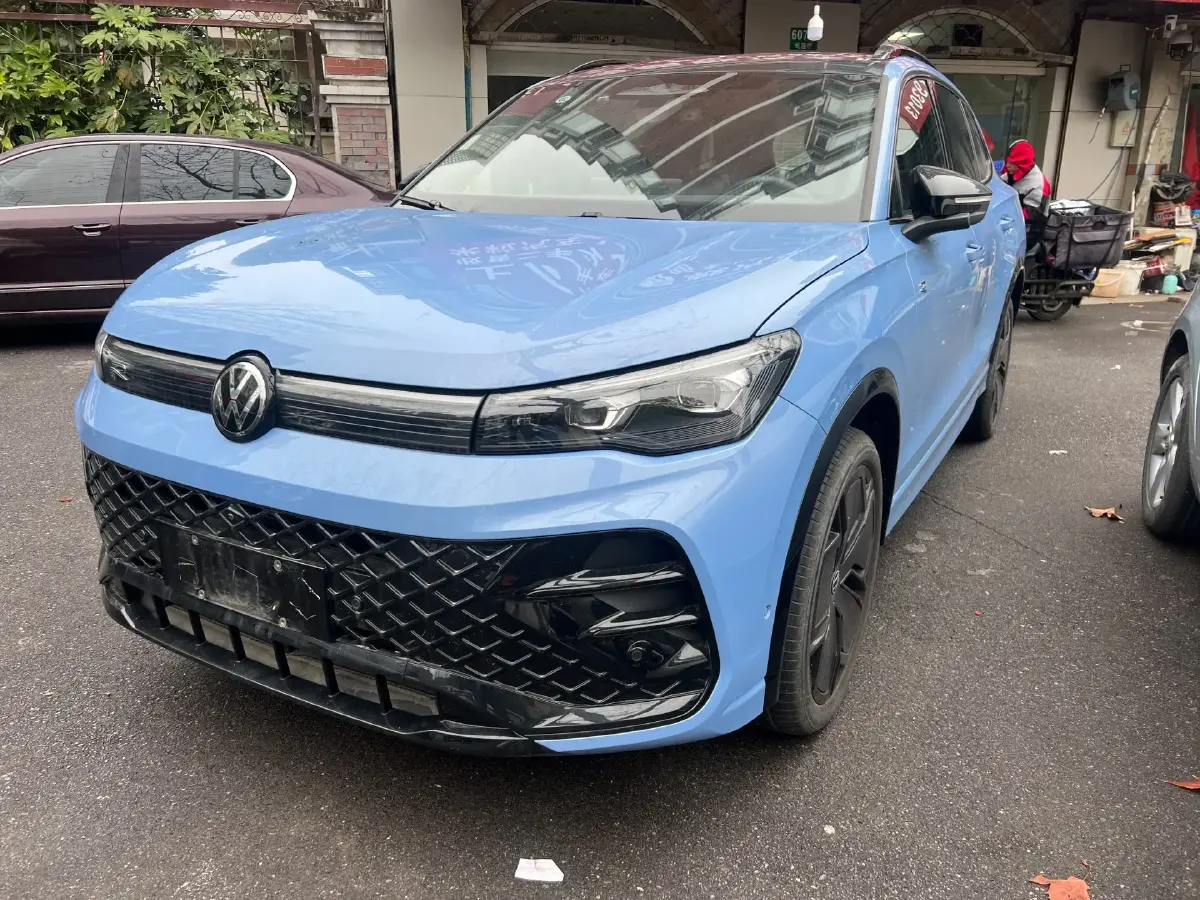 2024 Volkswagen Tiguan L 2.0T 220HP L4 7DCT