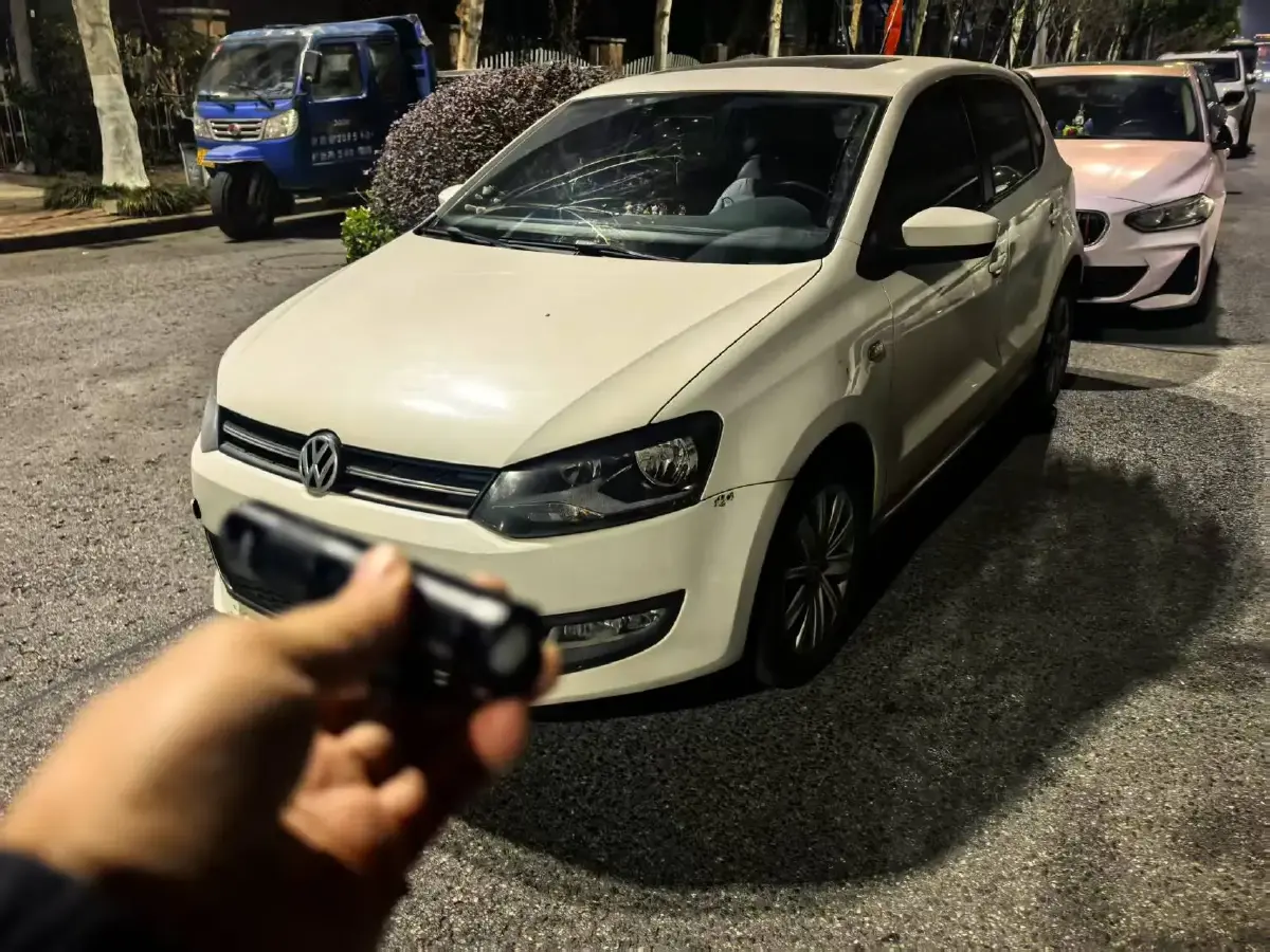 2013 Volkswagen Polo 1.6L 105HP L4 6AT