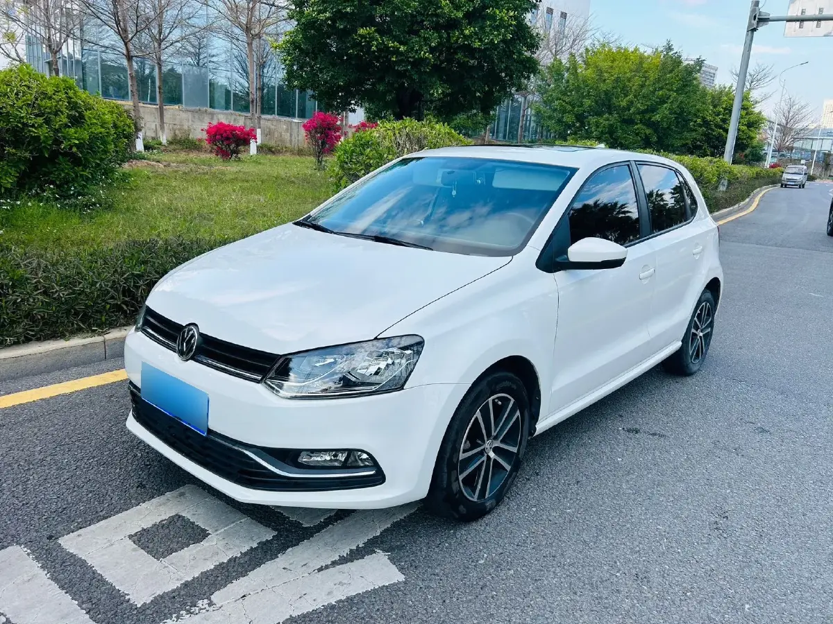 2016 Volkswagen Polo 1.6L 110HP L4 5MT