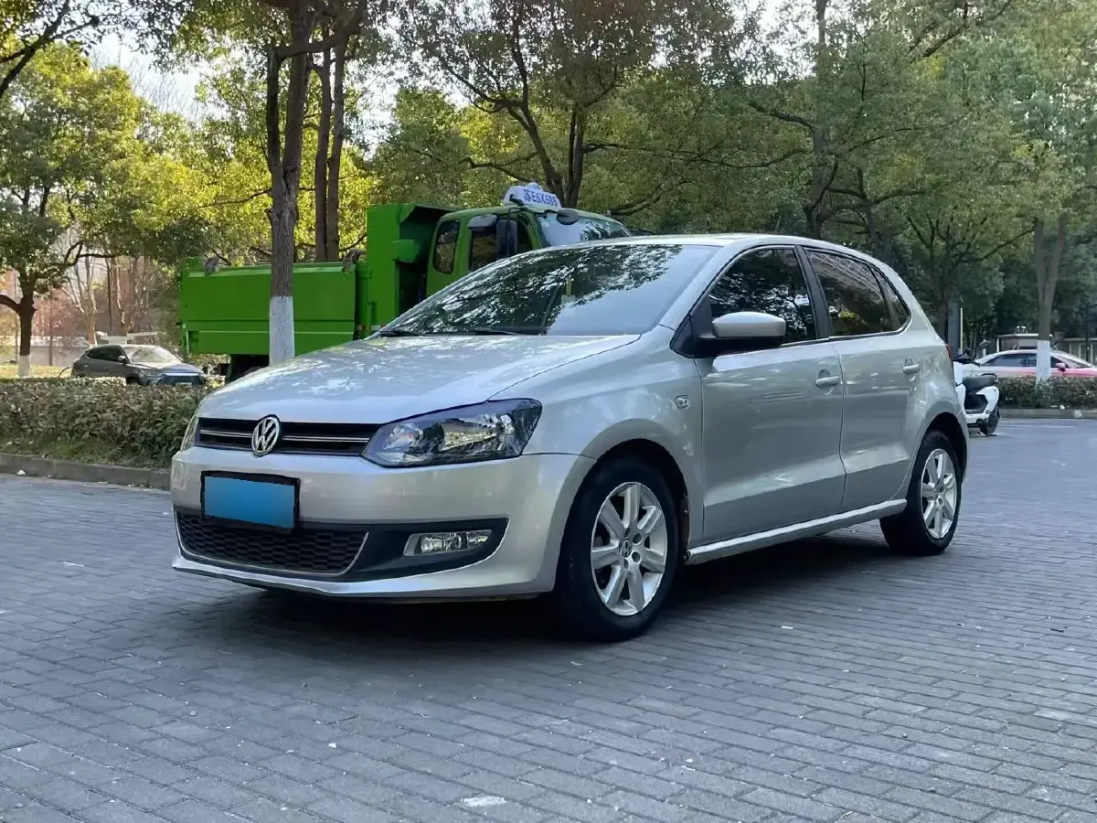 2011 Volkswagen Polo 1.4L 86HP L4 6AT