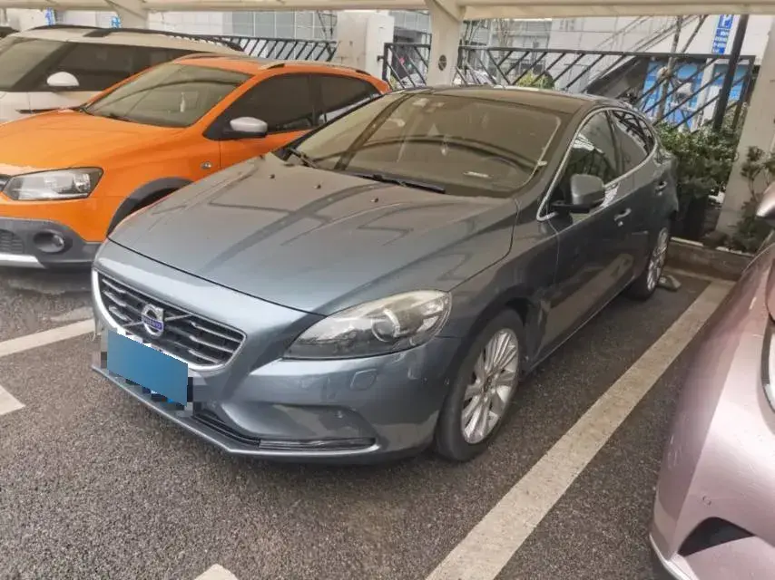 2014 Volvo V40 2.0T 180HP L5 6AT