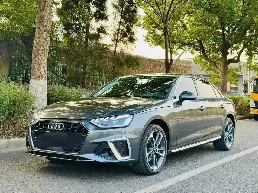 2022 Audi A4L 2.0T 190HP L4 7DCT