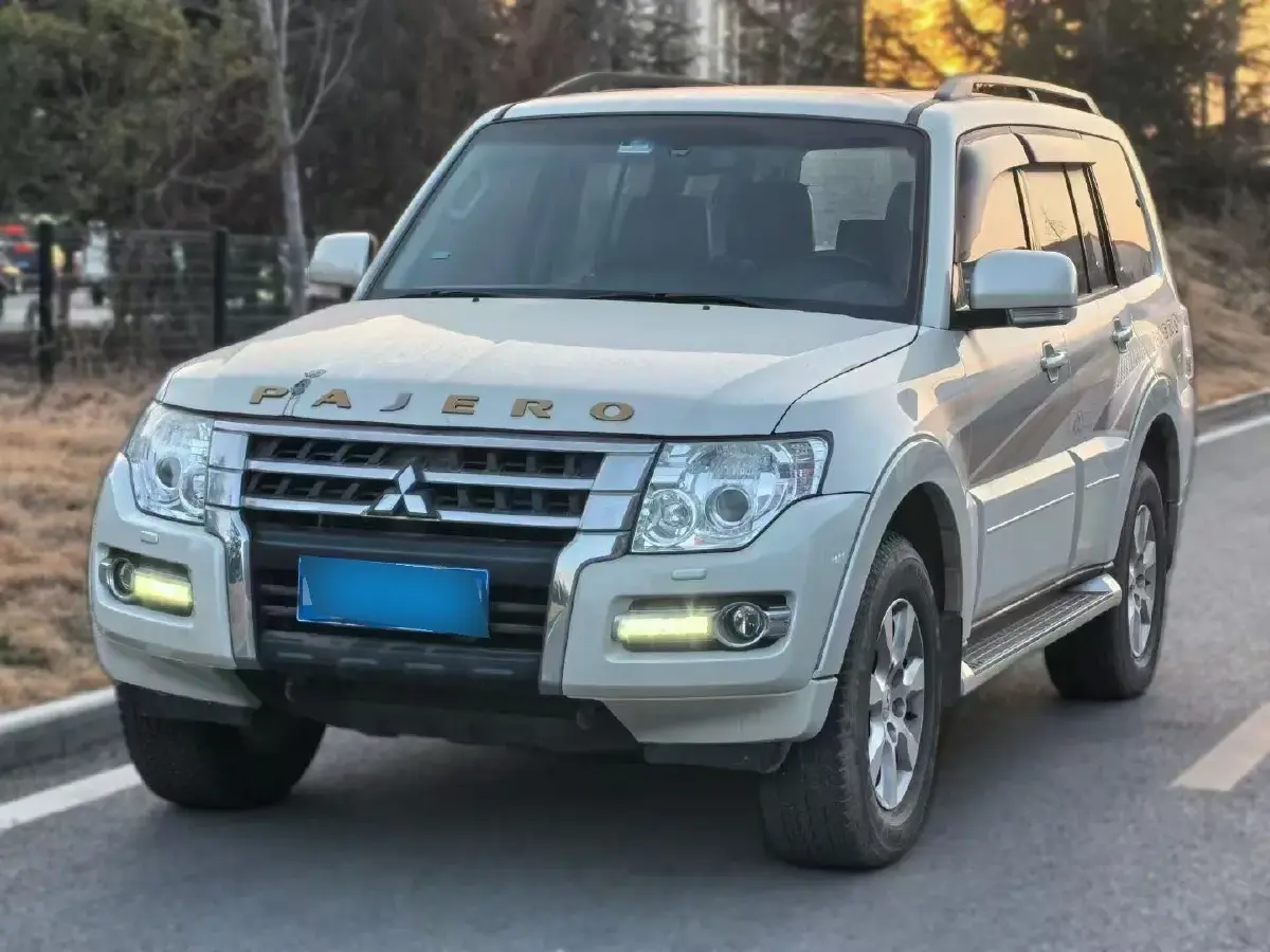 2004 Mitsubishi Pajero 2.0 5MT