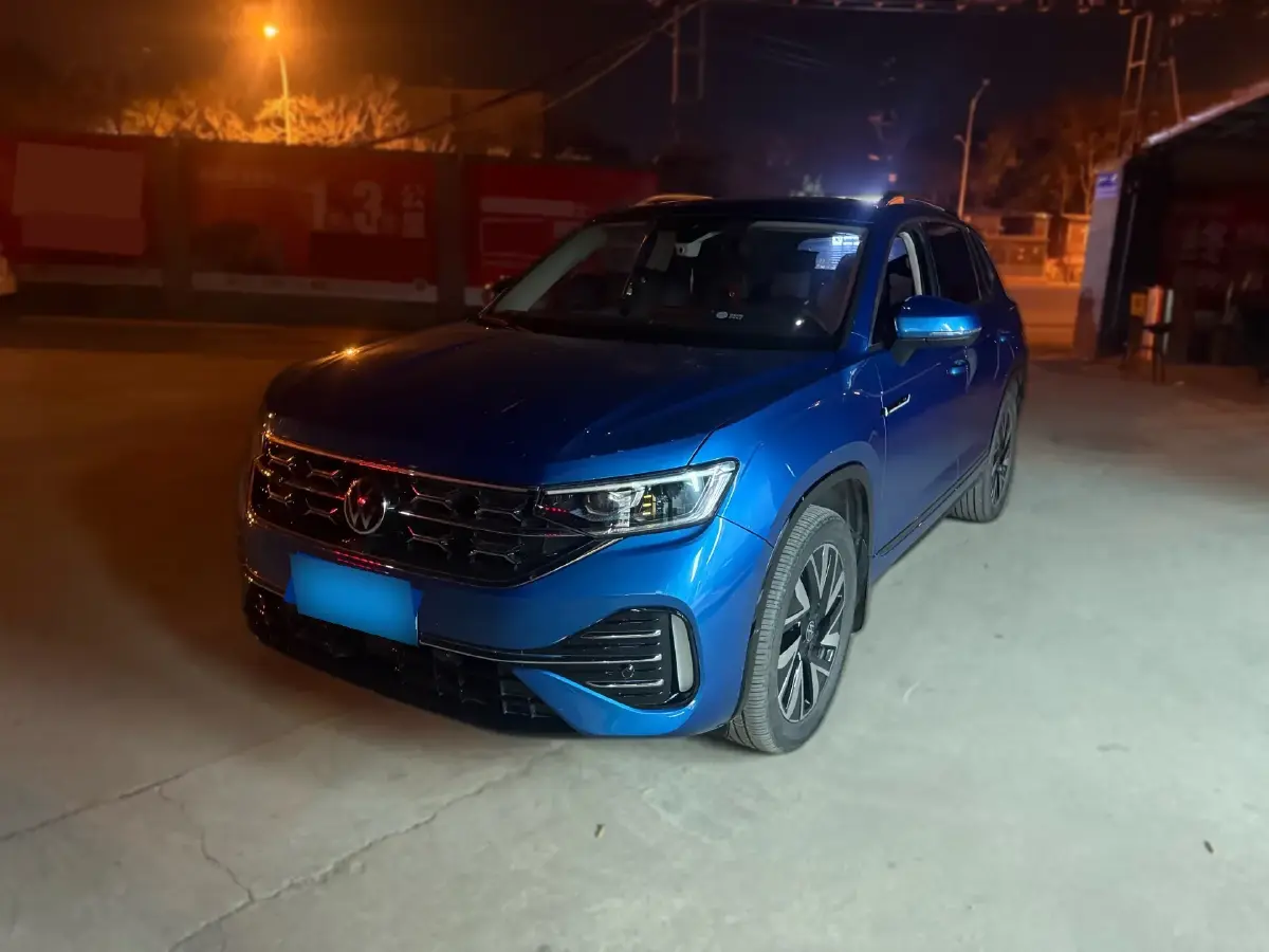 2023 Volkswagen Tayron 2.0T 220HP L4 7DCT