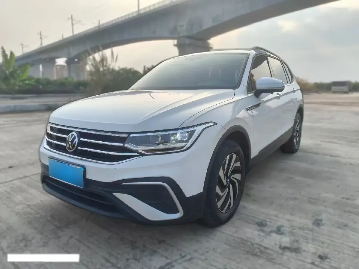 2022 Volkswagen Tiguan L 2.0T 186HP L4 7DCT
