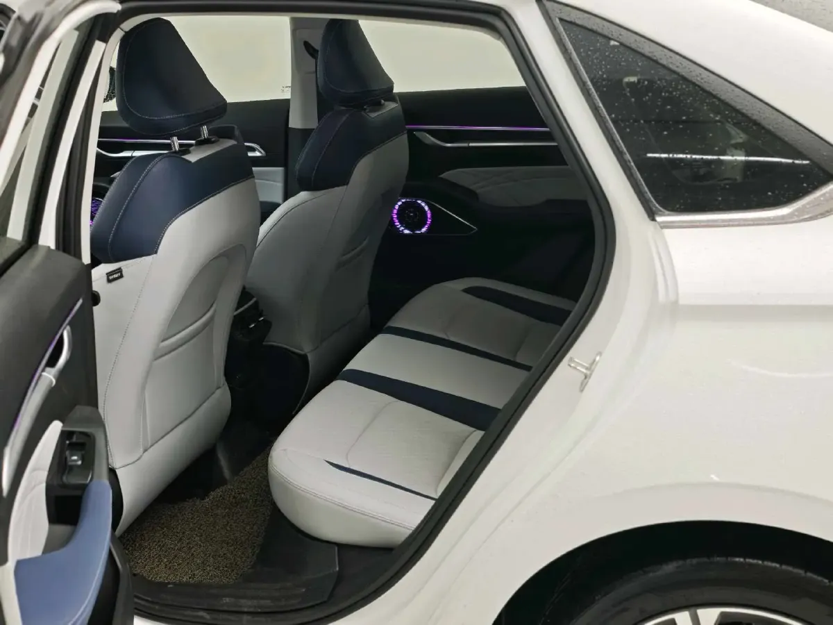 2013 Geely Emgrand Classic 1.8L 139HP L4 CVT,autocango,china used car exporter,china ev exporter,chinese used car exporter,chinese used ev exporter