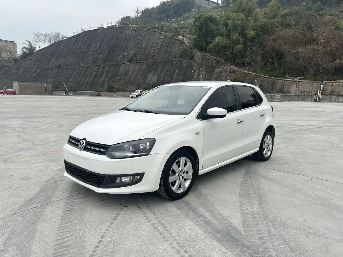 2013 Volkswagen Polo 1.4L 86HP L4 5MT
