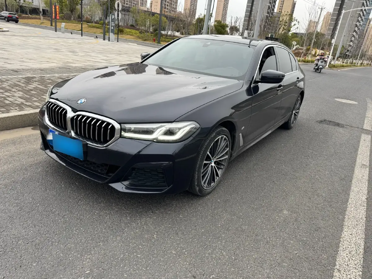 2022 BMW 5 Series 2.0T 252HP L4 8AT