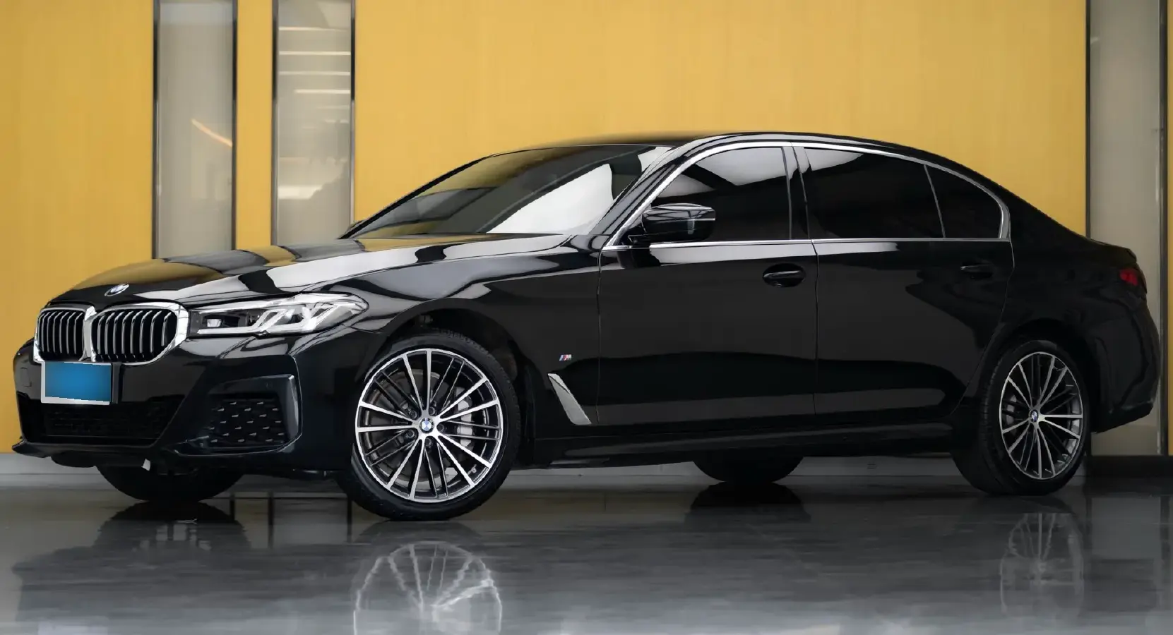 2022 BMW 5 Series 2.0T 252HP L4 8AT