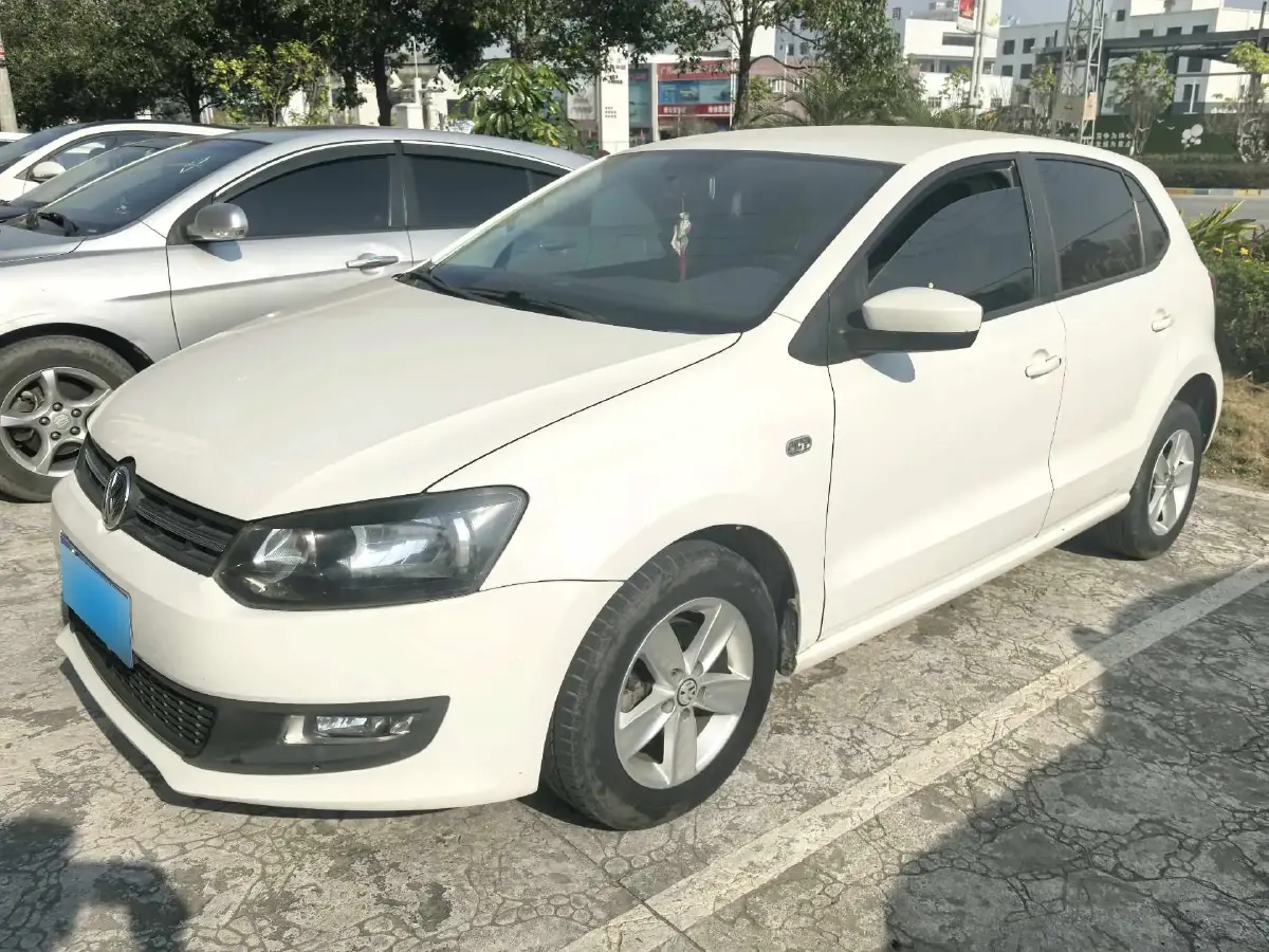 2011 Volkswagen Polo 1.4L 86HP L4 5MT
