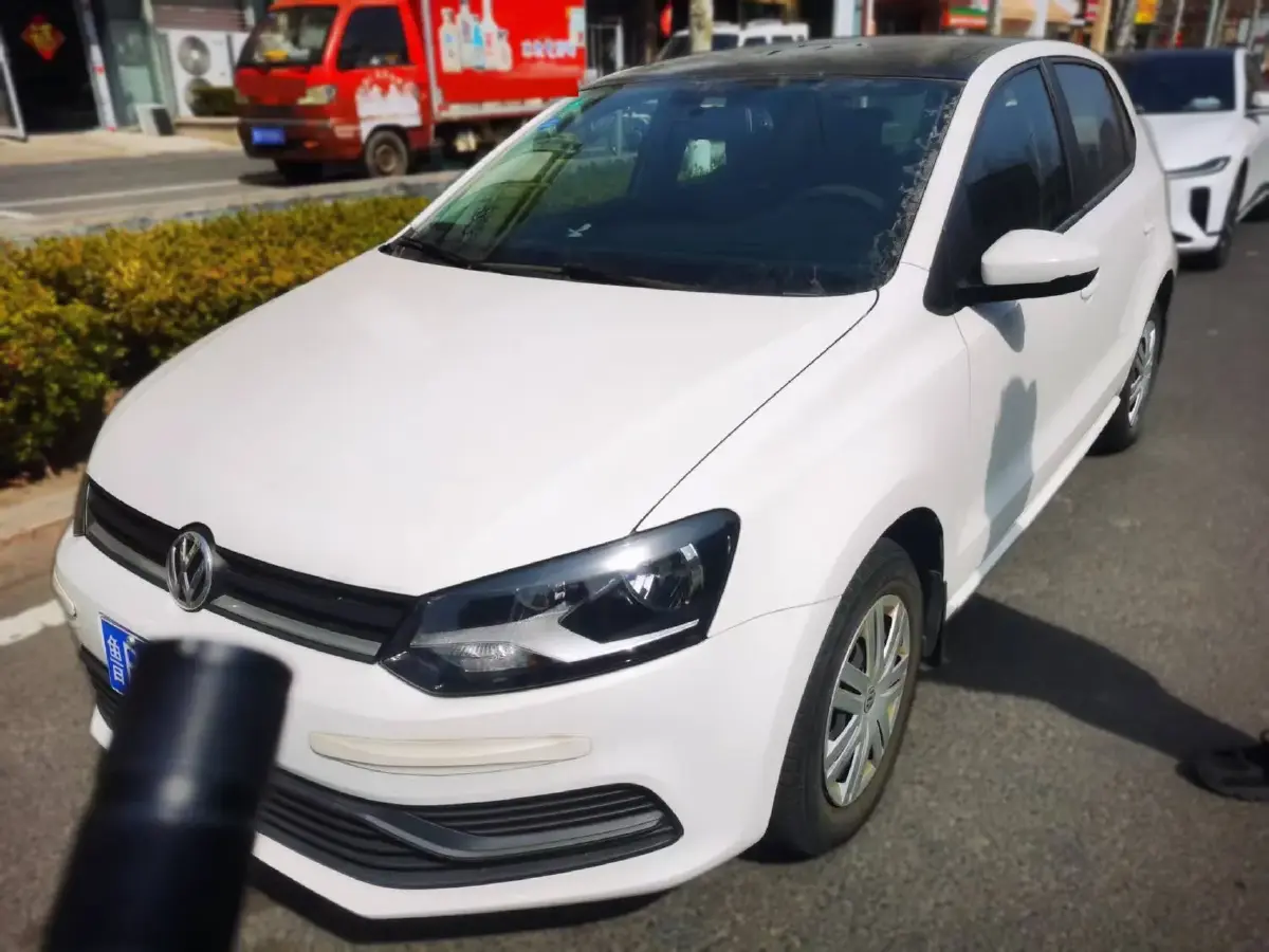 2016 Volkswagen Polo 1.4L 90HP L4 6AT