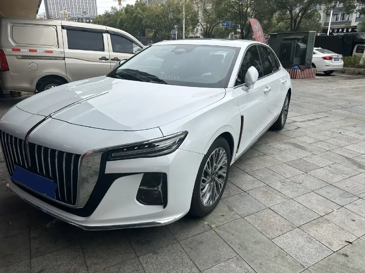 2023 HongQi H5 2.0T 224HP L4 8AT