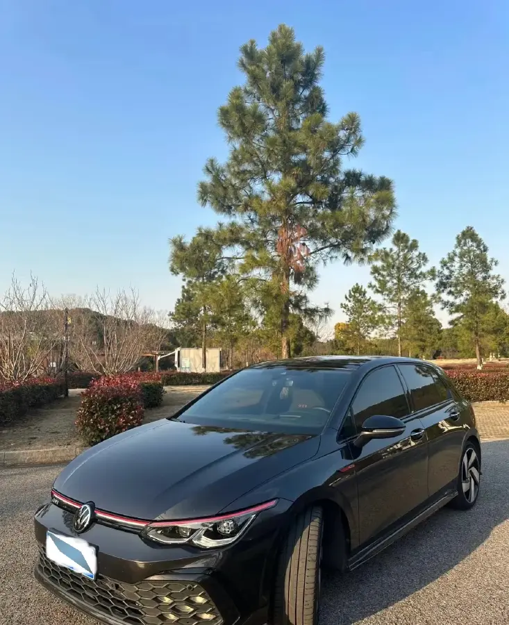 2023 Volkswagen GolfGTI 2.0T 220HP L4 7DCT