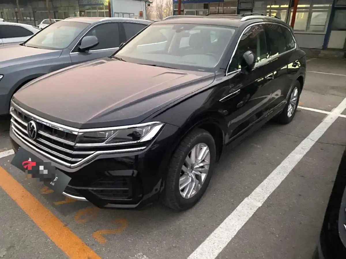 2022 Volkswagen Touareg 2.0T 245HP L4 8AT