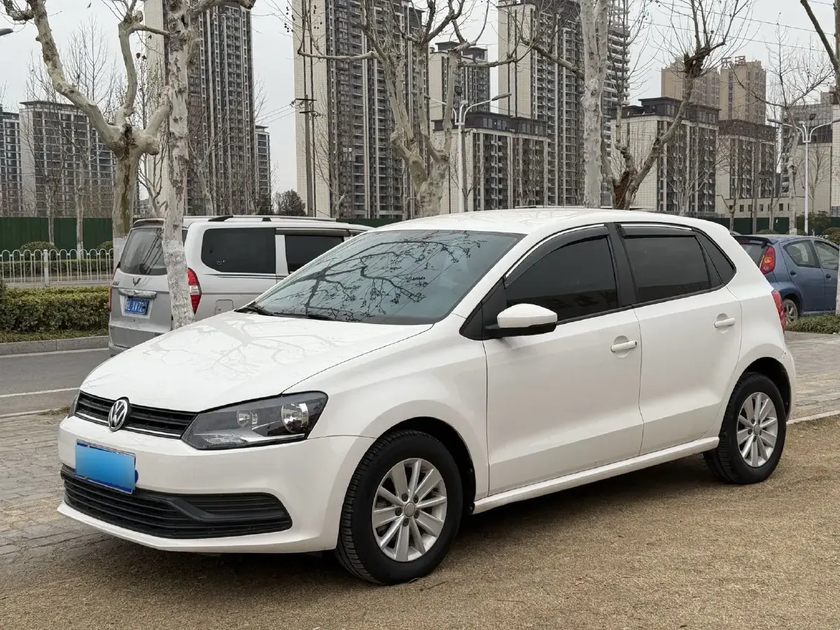 2016 Volkswagen Polo 1.4L 90HP L4 6AT