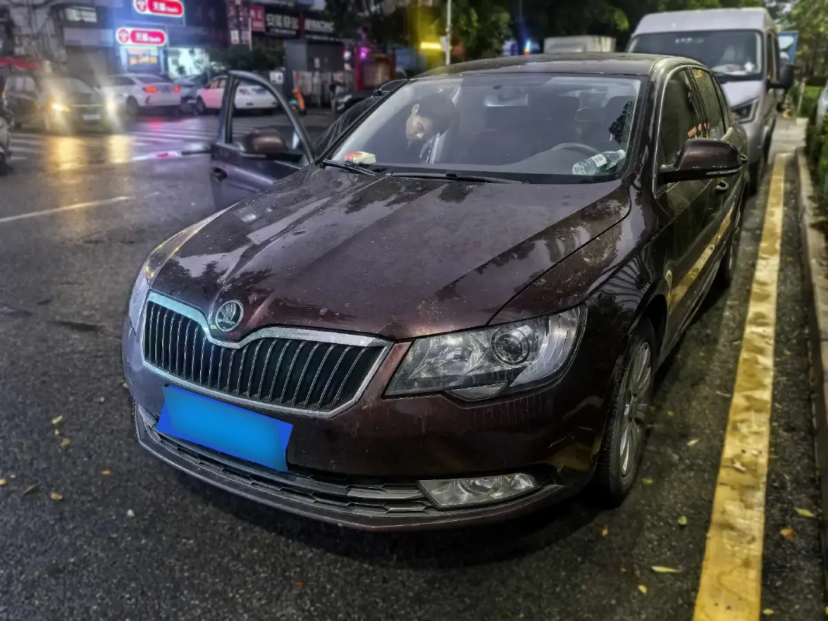 2013 Skoda Superb 1.4T 131HP L4 7DCT