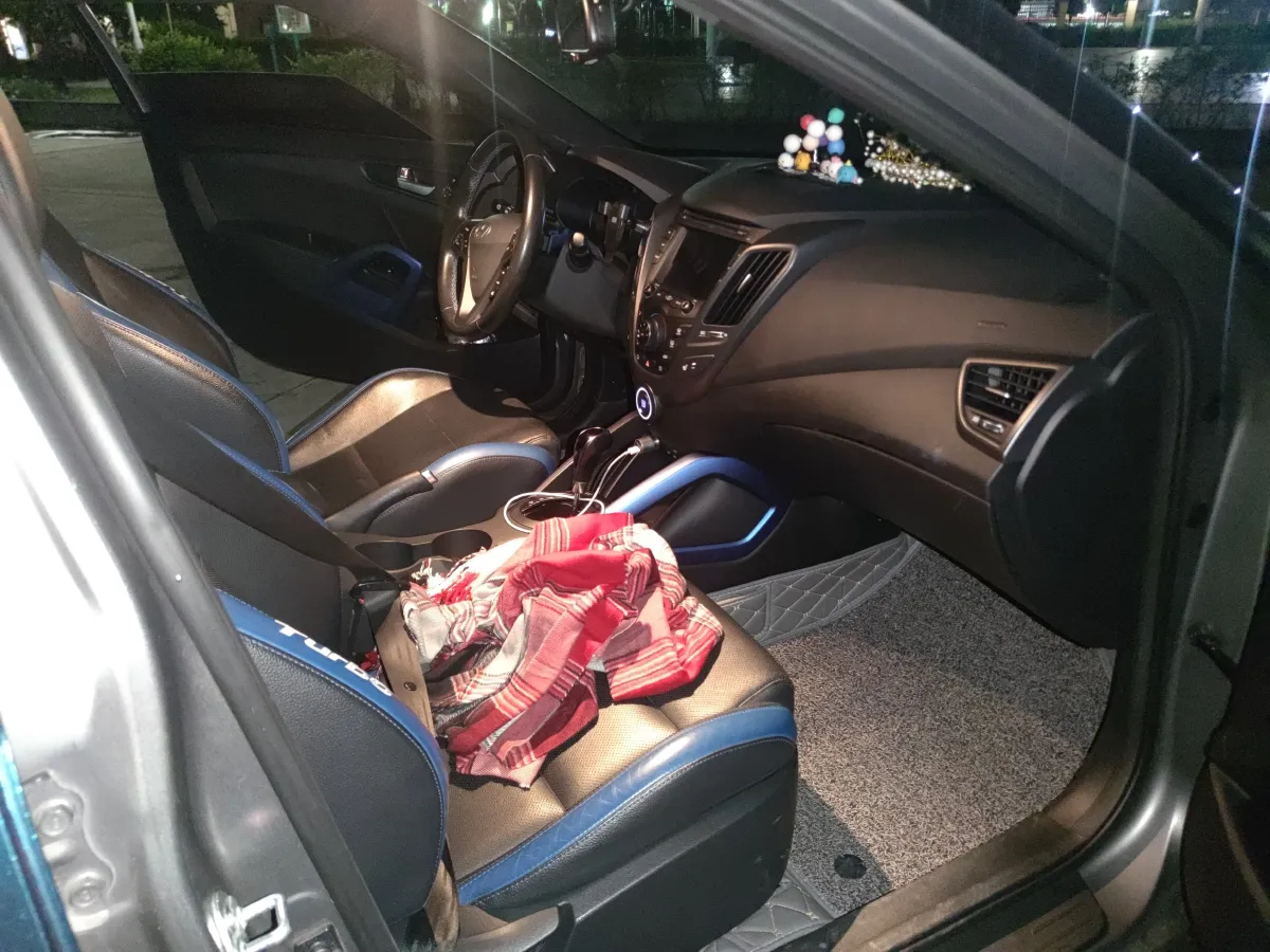 2015 Hyundai Veloster 1.6T 204HP L4 7DCT,autocango,china used car exporter,china ev exporter,chinese used car exporter,chinese used ev exporter