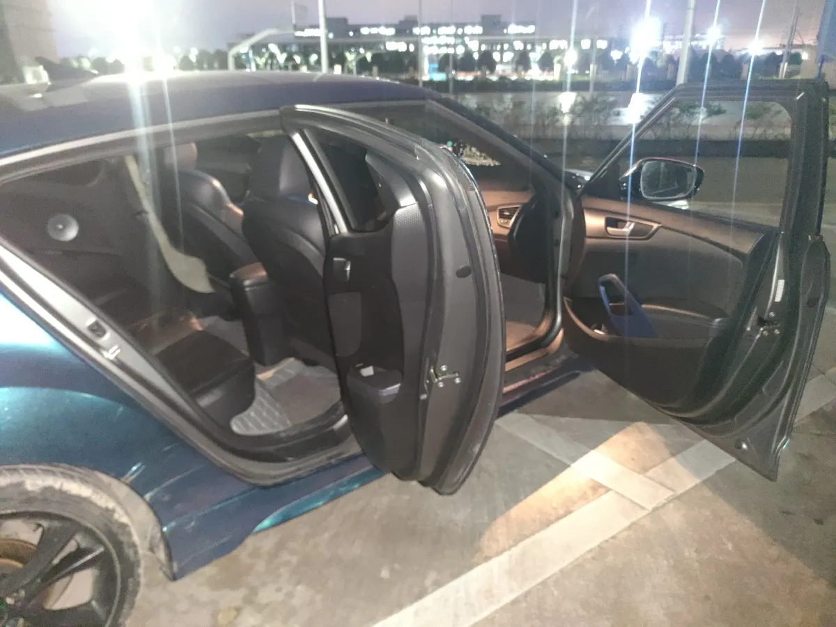 2015 Hyundai Veloster 1.6T 204HP L4 7DCT,autocango,china used car exporter,china ev exporter,chinese used car exporter,chinese used ev exporter