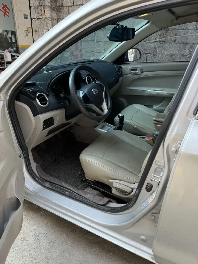 2015 ChangAn Alsvin V3 1.4L 101HP L4 5MT,autocango,china used car exporter,china ev exporter,chinese used car exporter,chinese used ev exporter