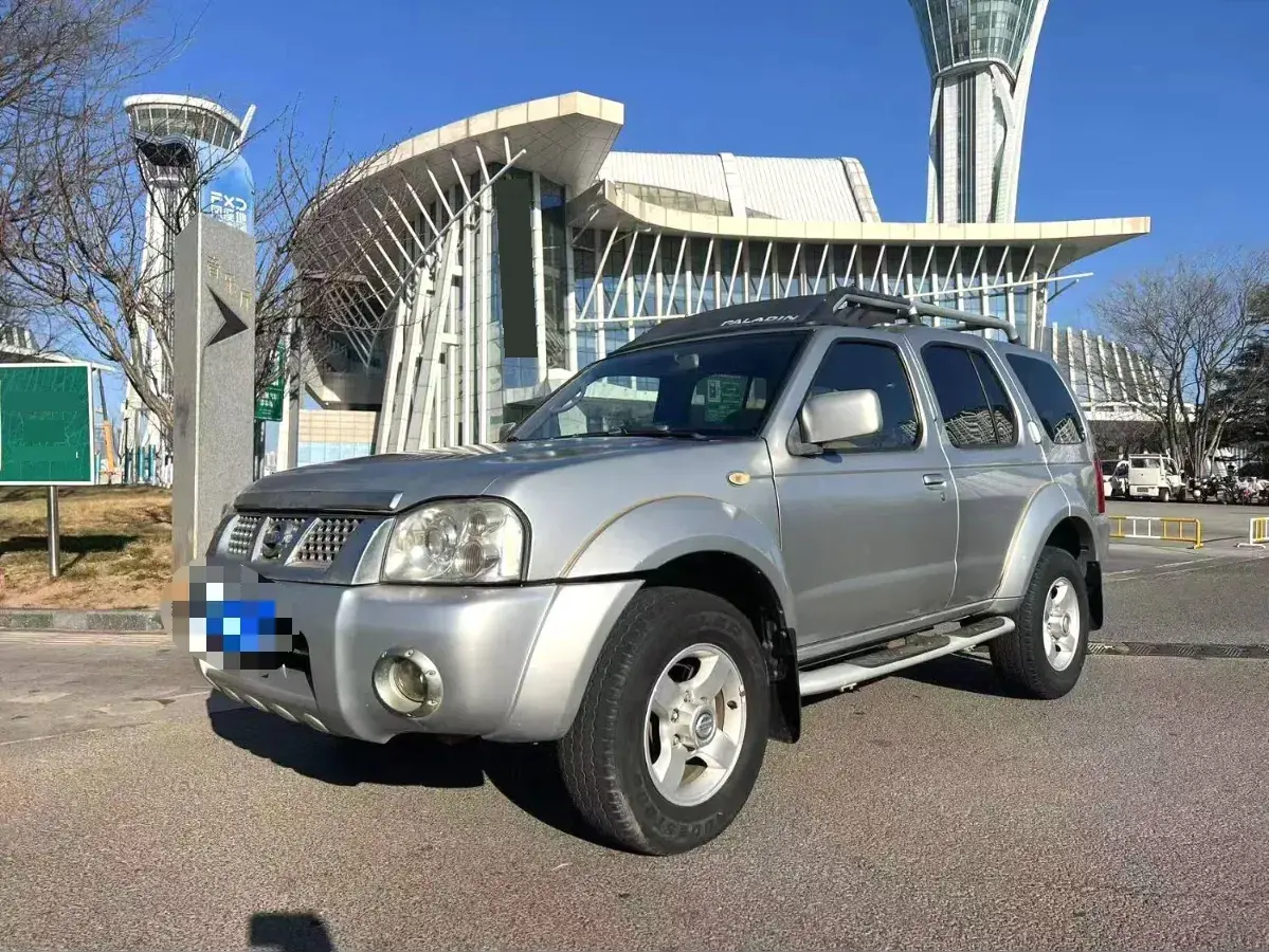2007 Nissan Paladin 2.4L 150HP L4 5MT