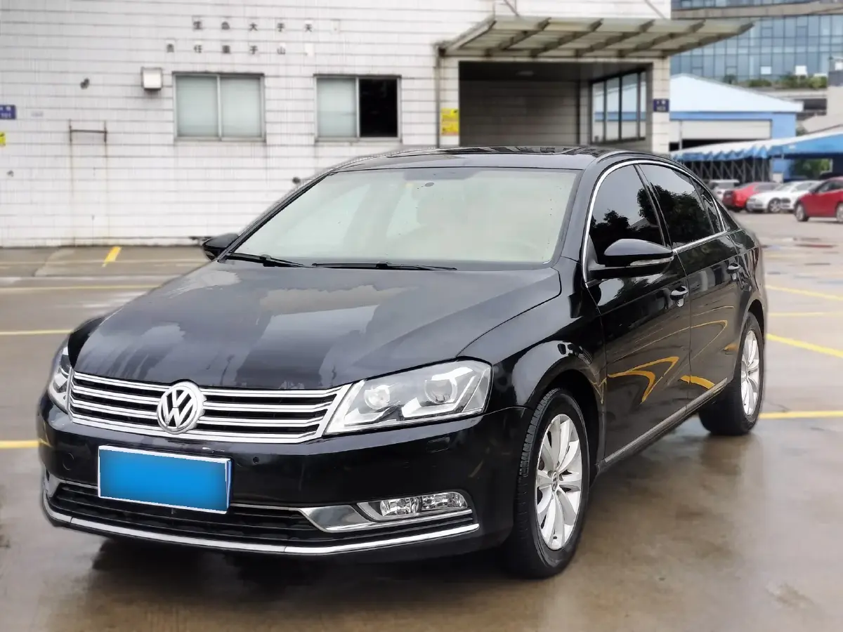 2012 Volkswagen Magotan 2.0T 200HP L4 6DCT