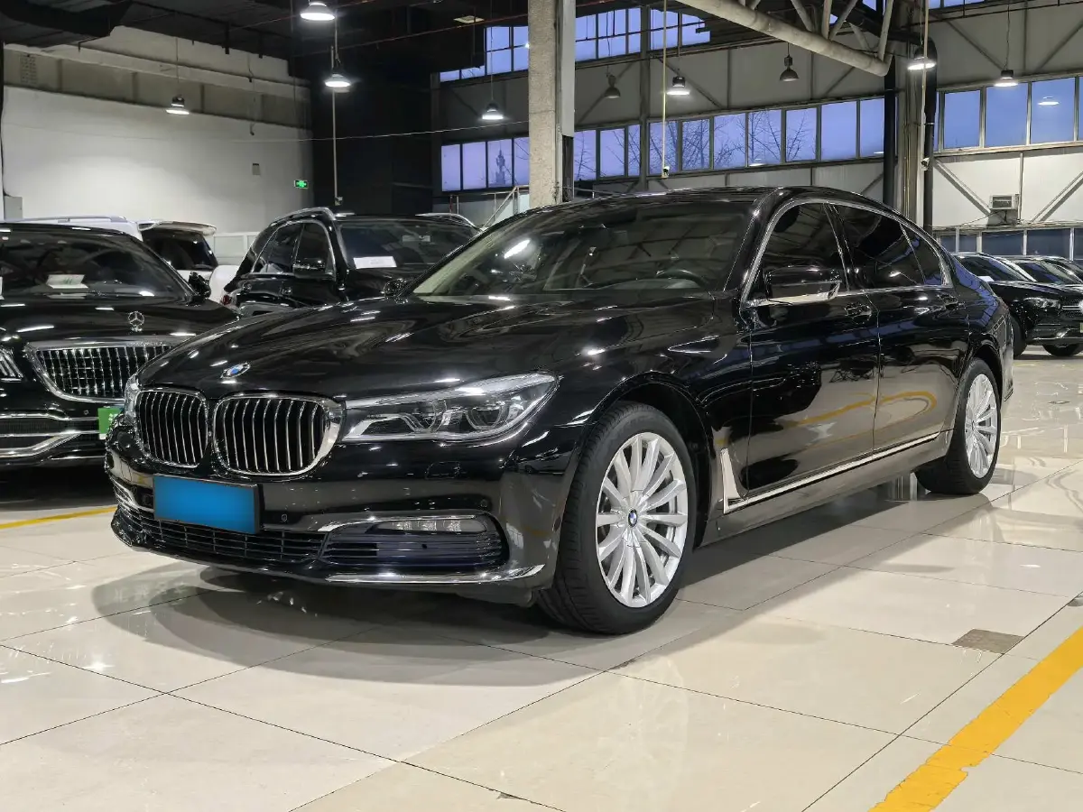 2016 BMW 7 Series 3.0T 326HP L6 8AT