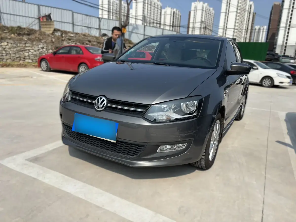 2013 Volkswagen Polo 1.4L 86HP L4 5MT