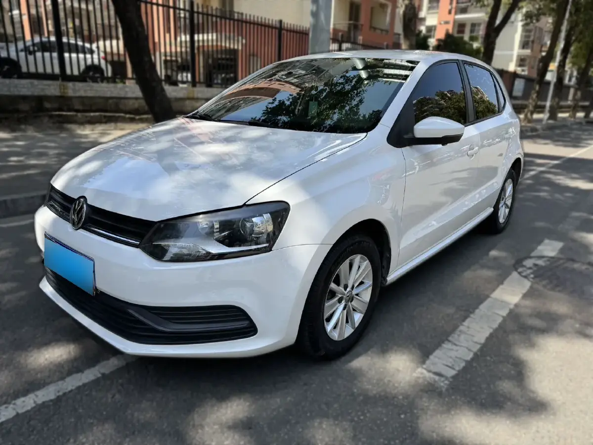 2016 Volkswagen Polo 1.4L 90HP L4 6AT