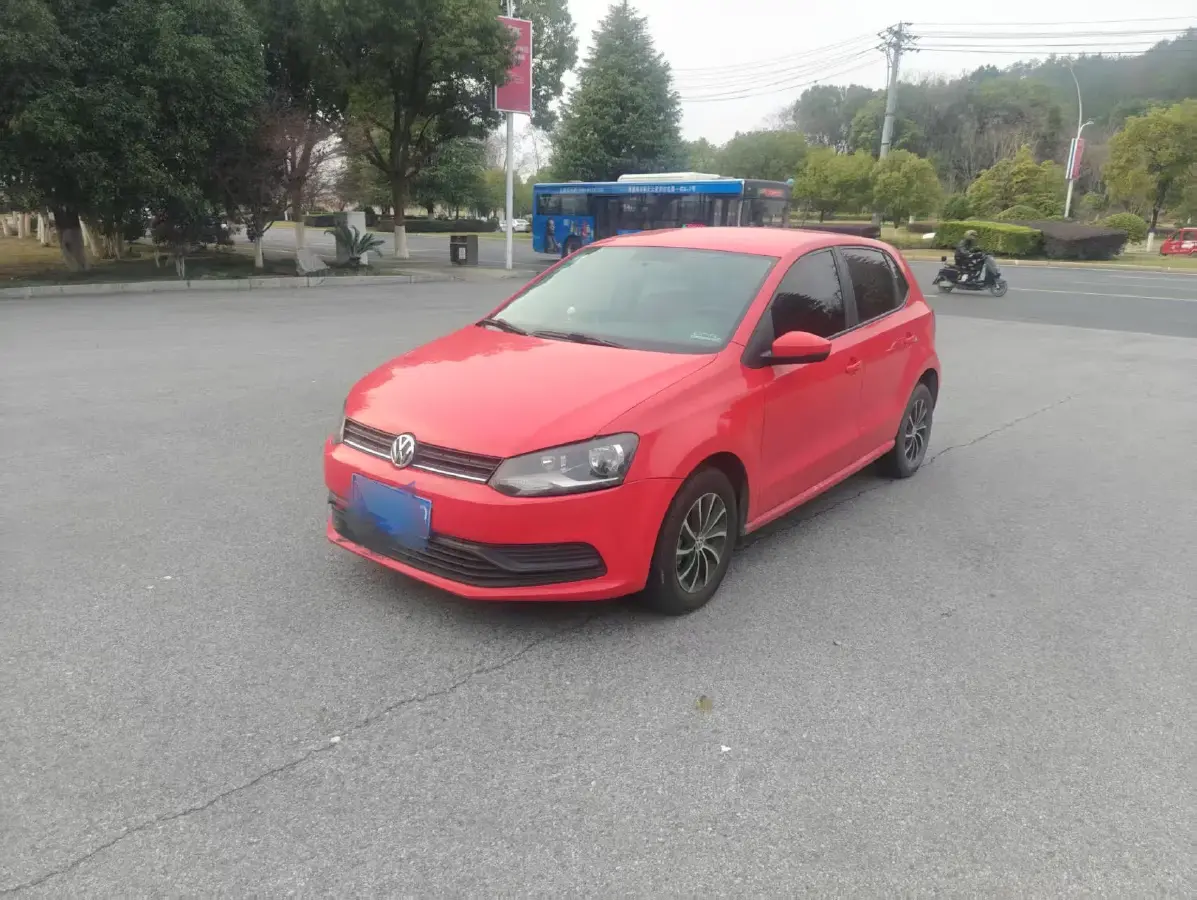 2016 Volkswagen Polo 1.4L 90HP L4 6AT
