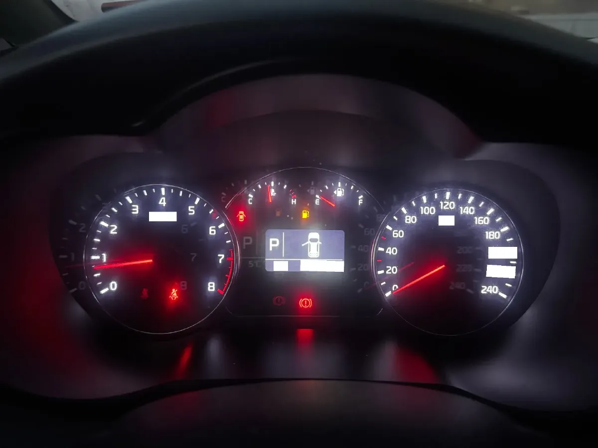 2013 Kia Carens 2.0L 152HP L4 6AT,autocango,china used car exporter,china ev exporter,chinese used car exporter,chinese used ev exporter