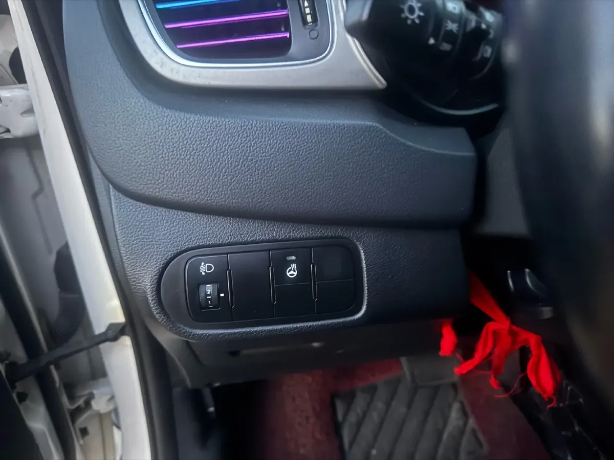 2013 Kia Carens 2.0L 152HP L4 6AT,autocango,china used car exporter,china ev exporter,chinese used car exporter,chinese used ev exporter