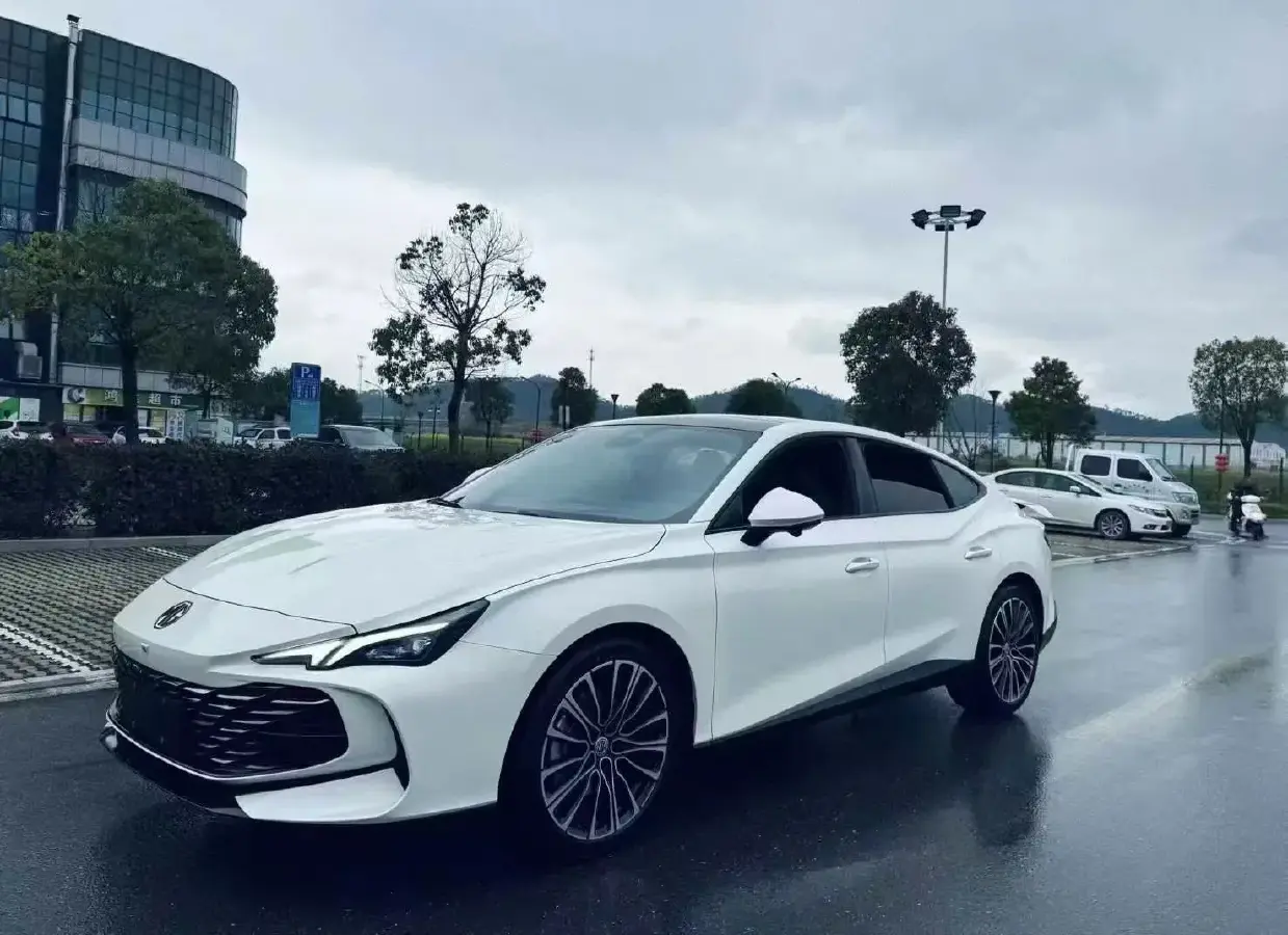 2023 MG 7 2.0T 261HP L4 9AT