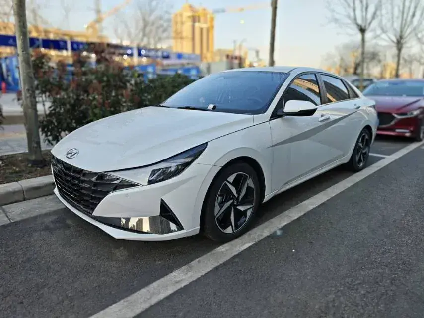 2022 Hyundai Elantra 1.5L 115HP L4 CVT