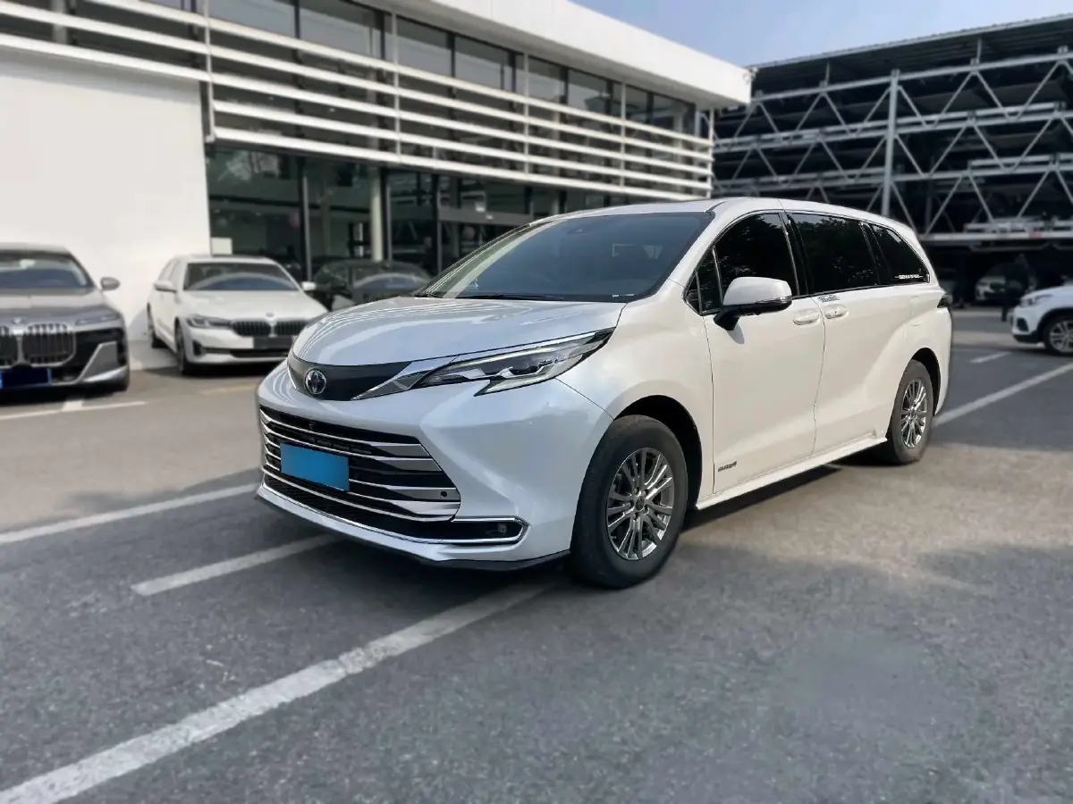 2023 Toyota Sienna 2.5L 189HP L4 E-CVT Hybrid